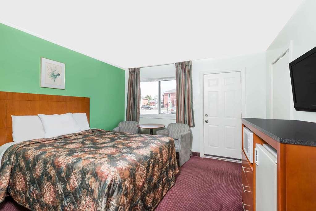 Knights Inn Arnprior Zimmer foto